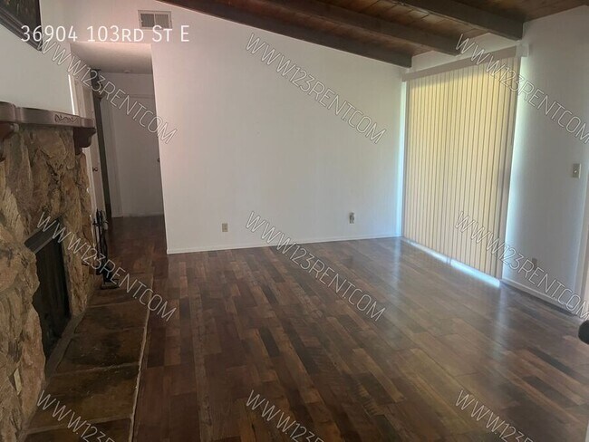 Foto del edificio - 36904 103rd St E