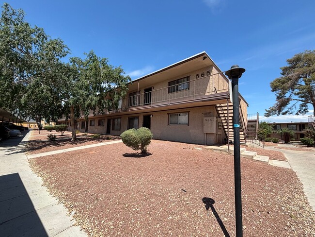 Building Photo - Charming 1Bed/1Bath First-Level Condo!