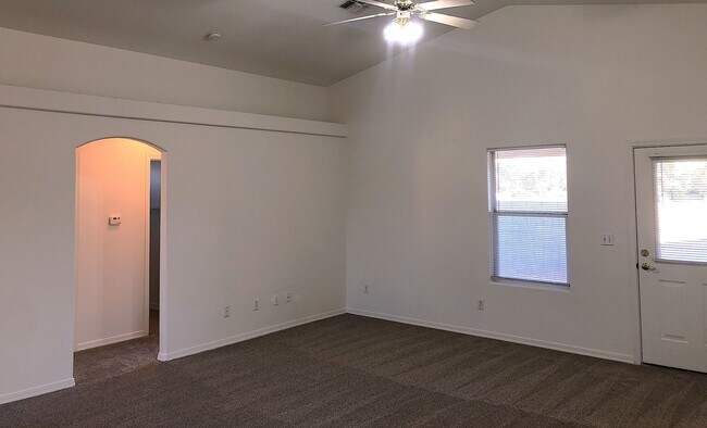 Foto del edificio - Charming 3+2 home in the heart of Kingman!