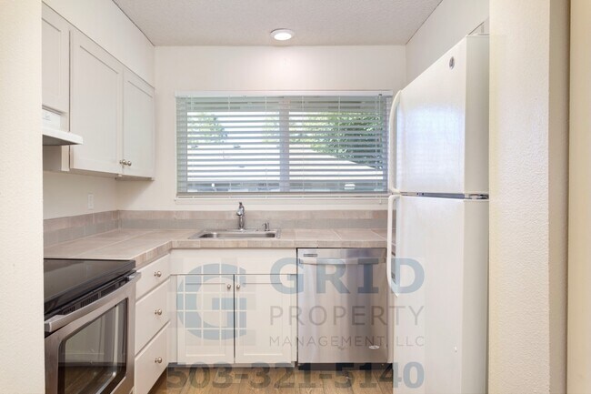 Building Photo - GPM475 - SE Woodward St (T2)