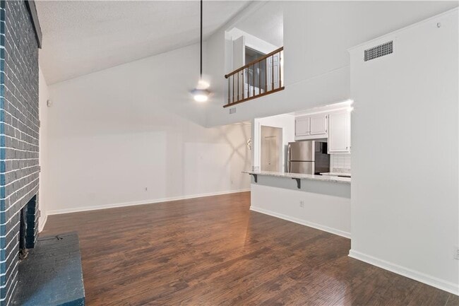 Building Photo - 1731 Twin Brooks Dr SE