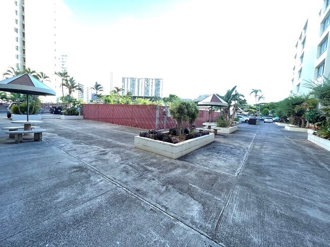 Foto del edificio - LIKINI WEST studio, pkg, sec, pool