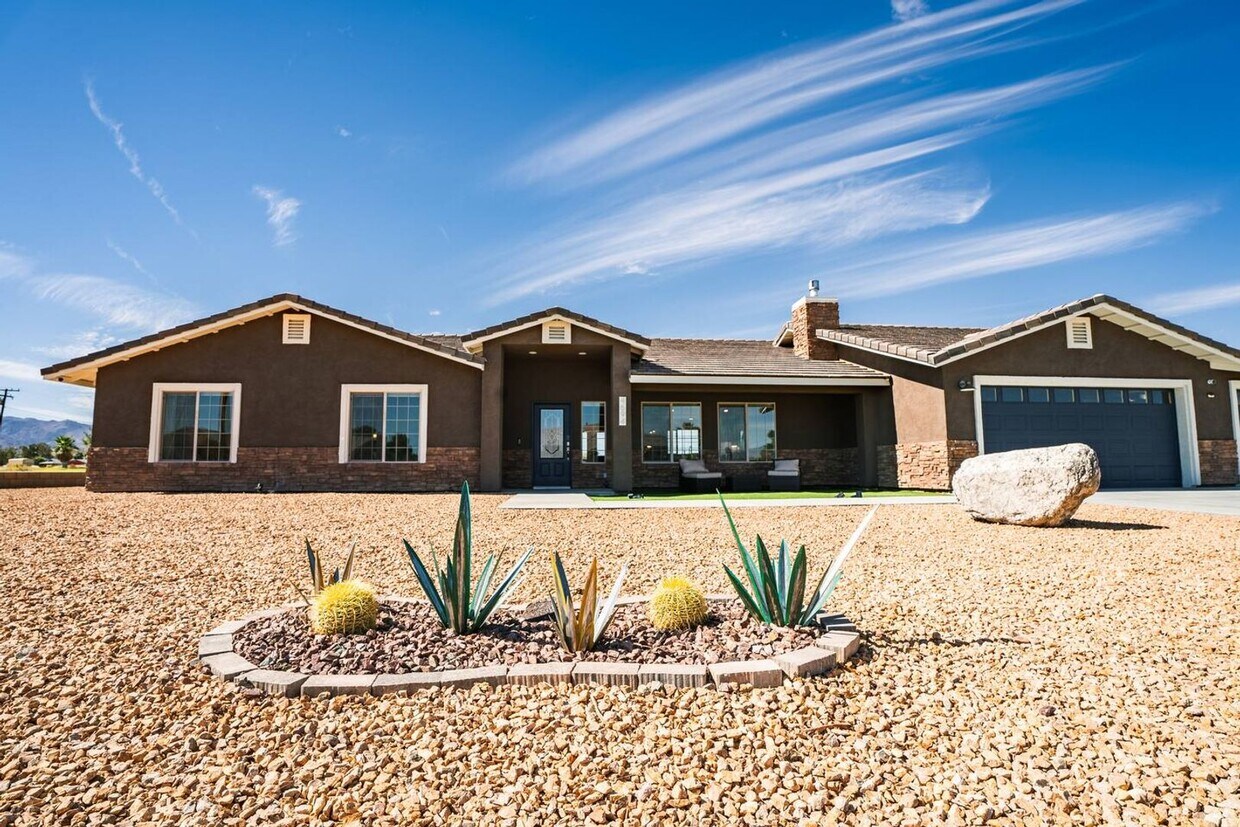 Foto principal - ** STUNNING 4 Bedroom 2 Bathroom Home **