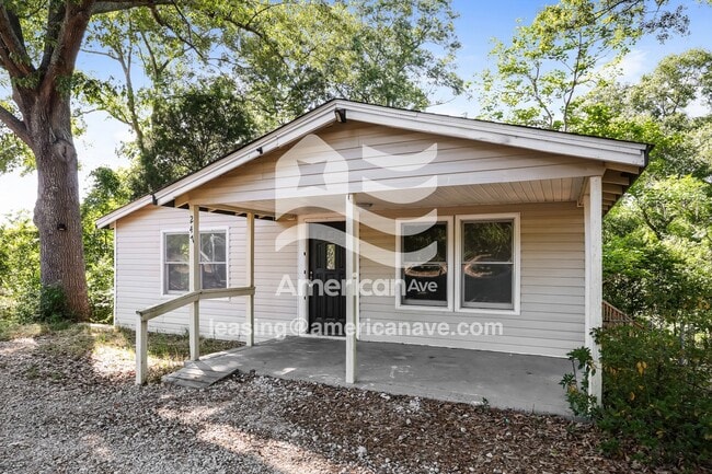 Building Photo - 247 Hillvale St