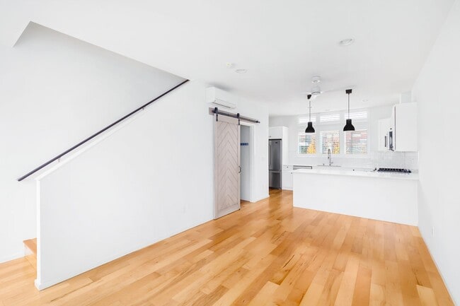Building Photo - Gem in  Beacon Hill Neighborhood