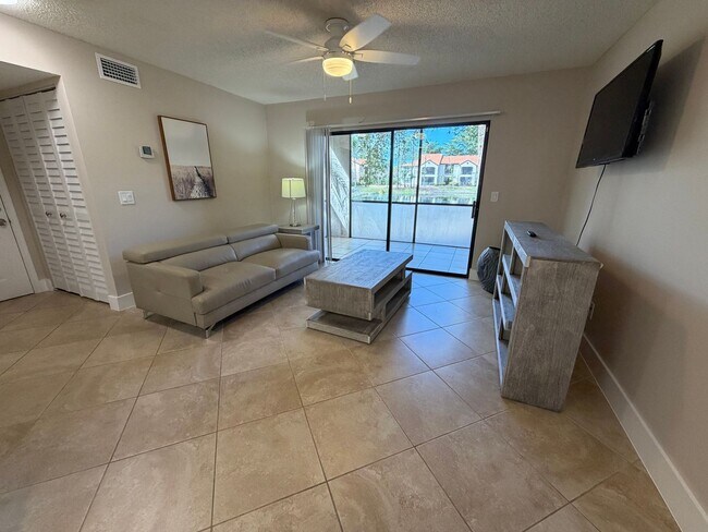 Foto del edificio - 2094 Arbour Walk Cir