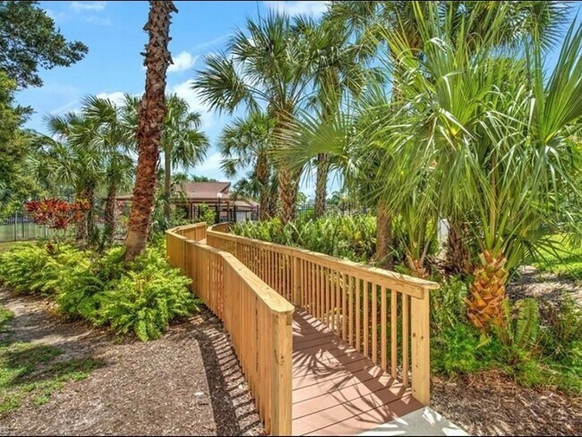 Building Photo - 2 Bedroom Condo in Naples