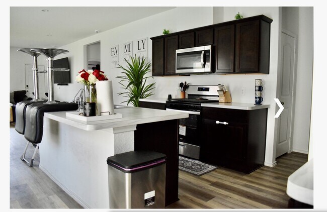 Foto del edificio - 1811 Legacy Hills Dr