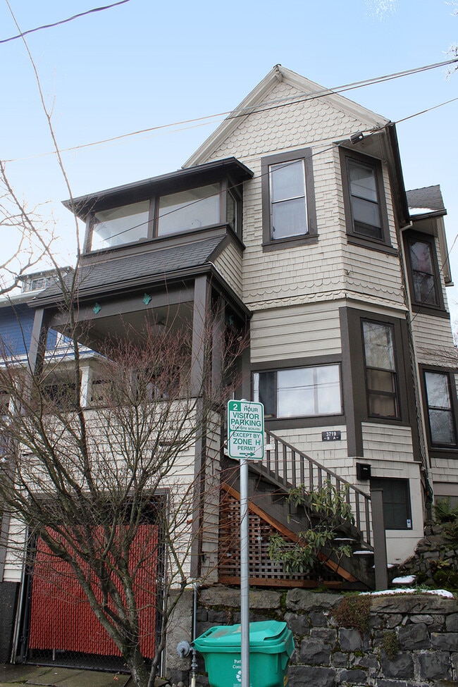 Building Photo - 3719 S Hood Ave