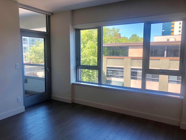 Building Photo - Insignia Condominium ~ Belltown/South Lake...