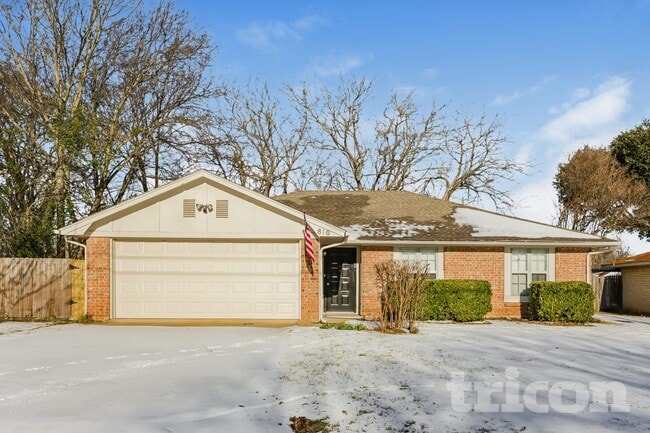 Building Photo - 810 Dogwood Dr