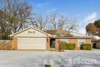 Building Photo - 810 Dogwood Dr