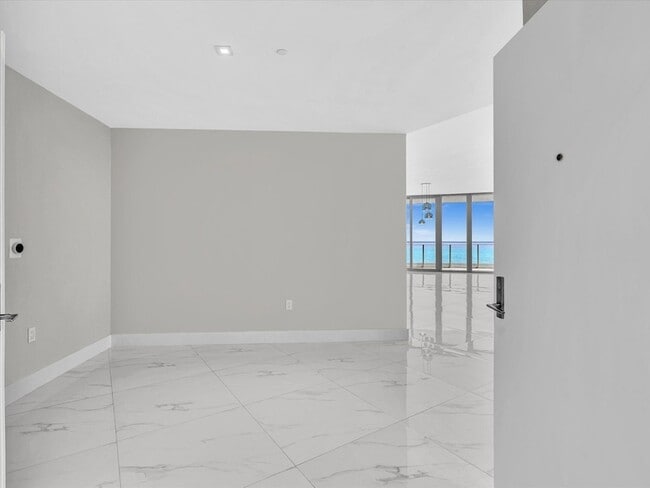 Building Photo - 701 N Fort Lauderdale Beach Blvd