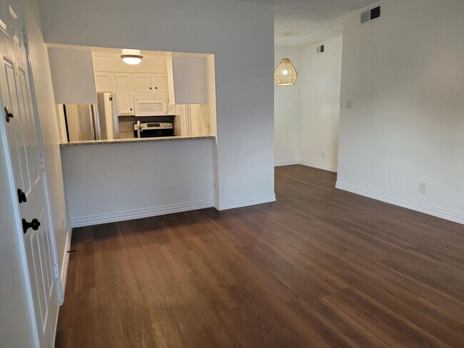 Building Photo - Beautiful 1 bed 1 bath apartment minutes a...
