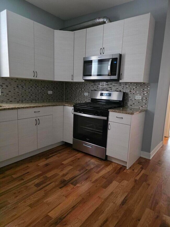 Building Photo - 539 N Trumbull Ave
