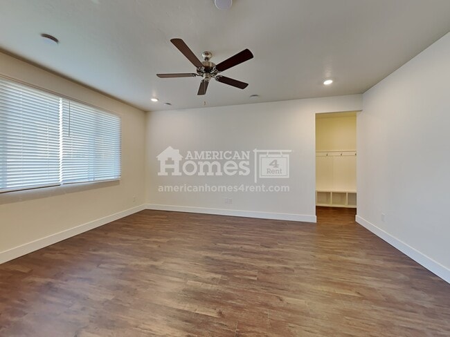 Building Photo - 1002 S Jillian Avenue