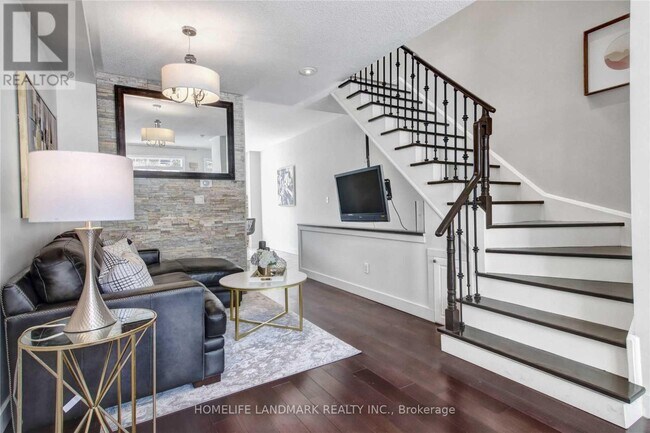 Photo du bâtiment - 25 Hounslow Ave