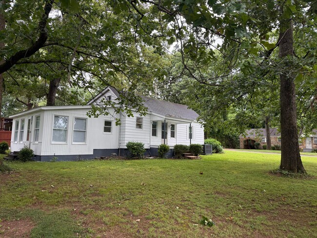 Building Photo - 203 Seymore Ave