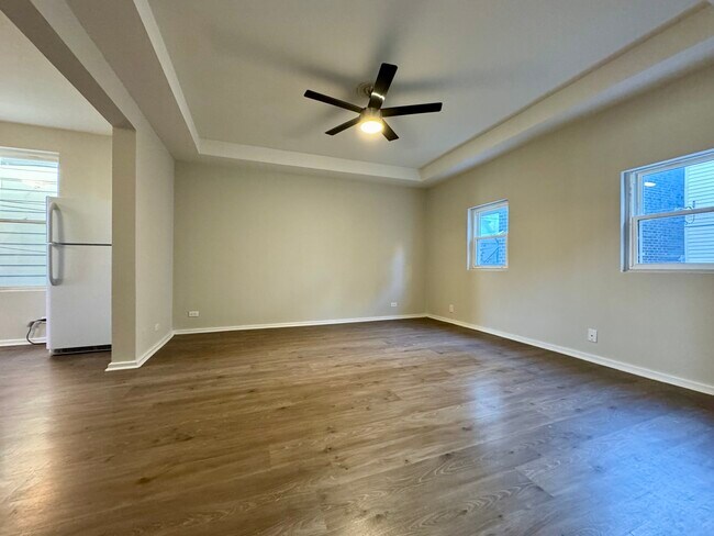 Foto del edificio - 1709 N Maplewood Ave