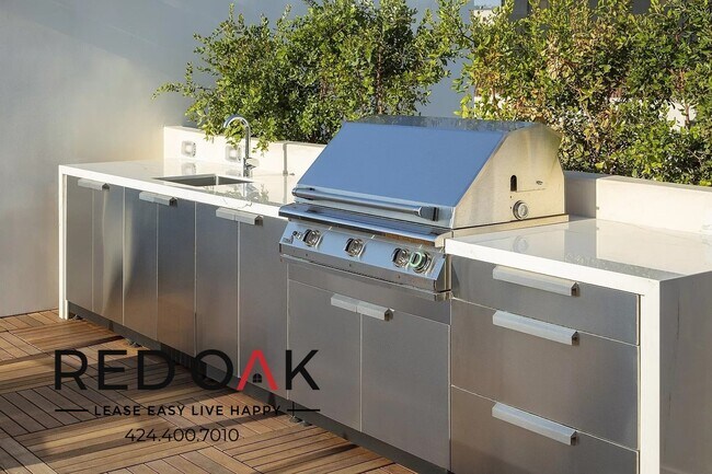 Foto del edificio - 11649 Mayfield Ave