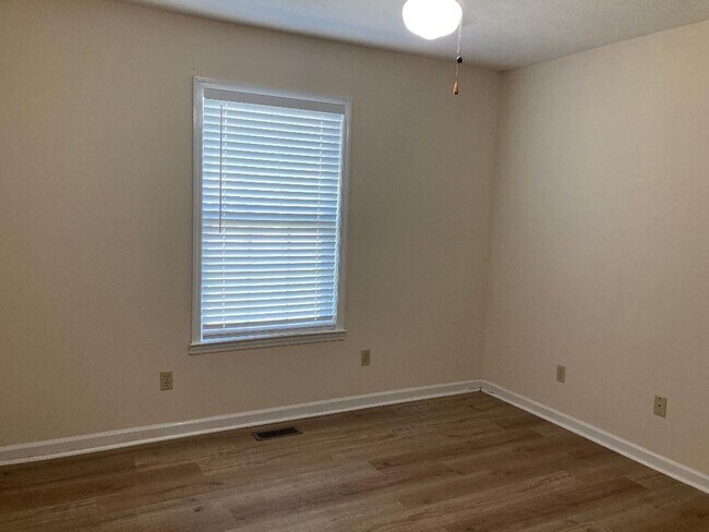 Foto del edificio - 606 Windcrest Dr