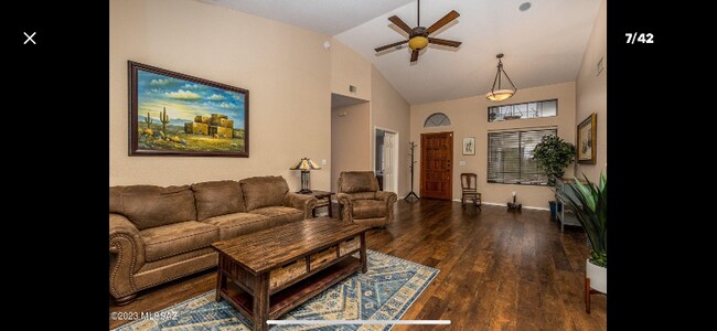 Building Photo - 1560 E Sonoran Desert Dr