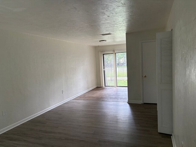 Building Photo - 724 SW 68th Terrace