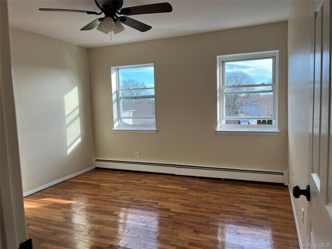 Foto del edificio - 410 Jericho Tpke