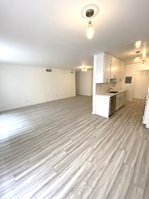 Building Photo - 1849 S Bentley Ave