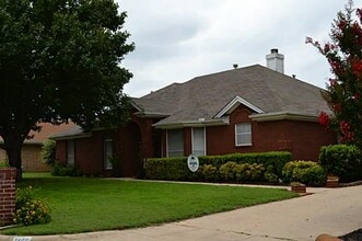Building Photo - 1402 White Wing Ct