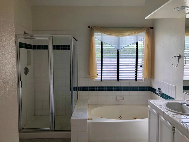 Foto del edificio - 2142 Falcon Pointe Ln