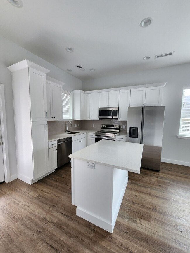 Foto del edificio - New Construction-Black Mountain Rental!