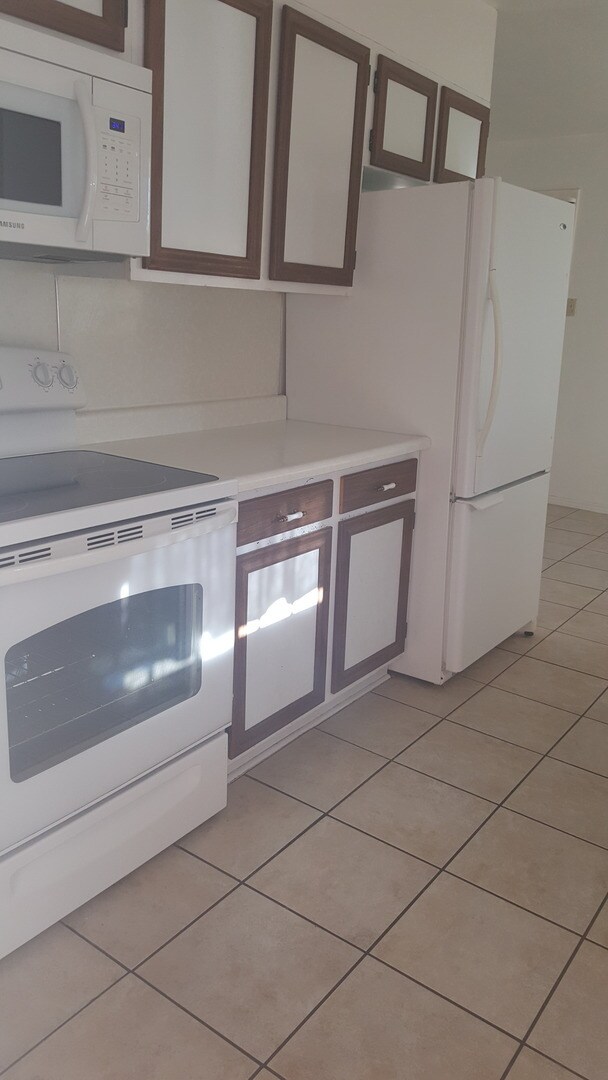 Foto del edificio - Eastwood 3 bedroom 2 bath single story for...