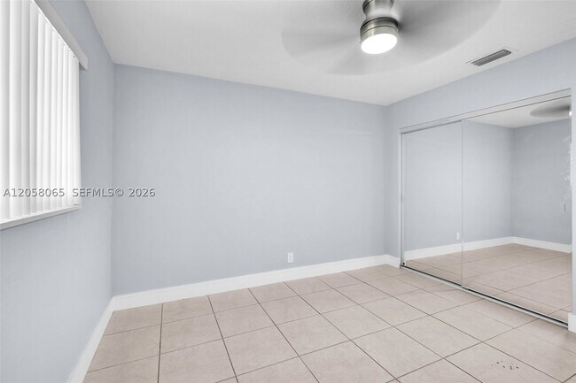 Foto del edificio - 357-359 Phippen Waiters Rd