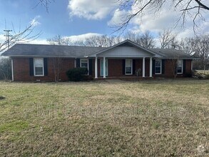 Building Photo - 2988 Parkwood Dr