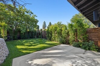 Building Photo - 16 W Alamar St