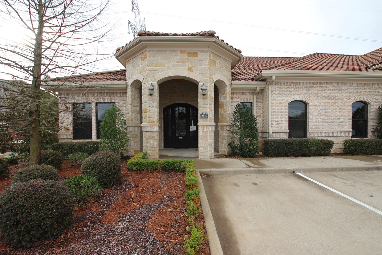 Primary Photo - 1658 W Grande Blvd
