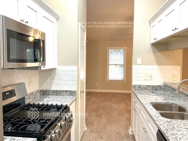 Building Photo - 3156 Fescue Cir