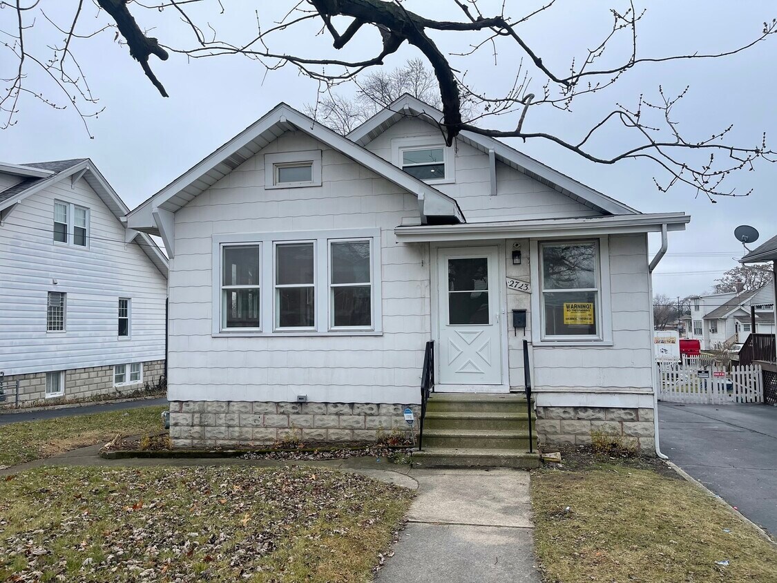 Primary Photo - 2723 Indiana Ave