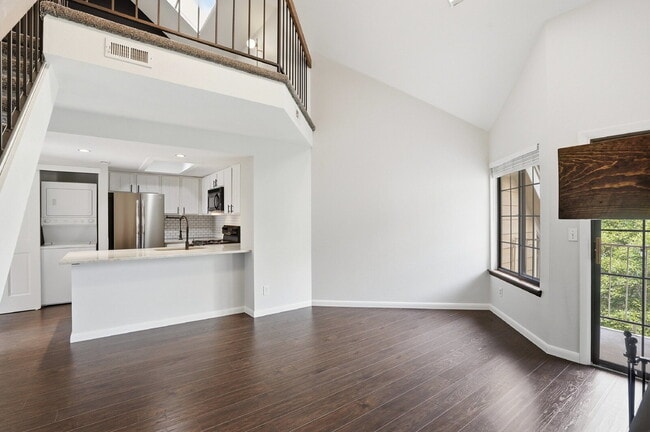 Building Photo - $1,945.95- 1 Bed, 1 Bath Updated Lofted Condo in Boulder with Central AC and In-Unit Laundry!
