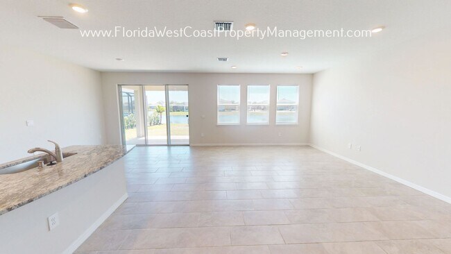 Building Photo - MOVE IN READY! LARGE 4 BEDROOM/3 BATH/ ALL...