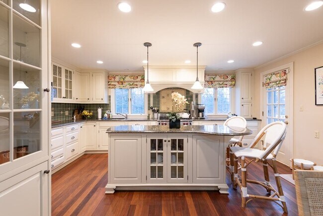 Building Photo - 51 Meadowbrook Rd