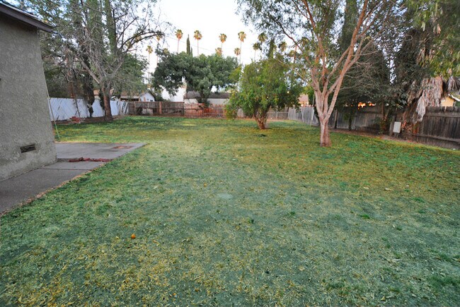 Building Photo - 7416 Owensmouth Ave