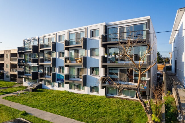 Building Photo - Astoria Manor Apartments