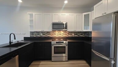 Building Photo - 7406 NW 108th Path