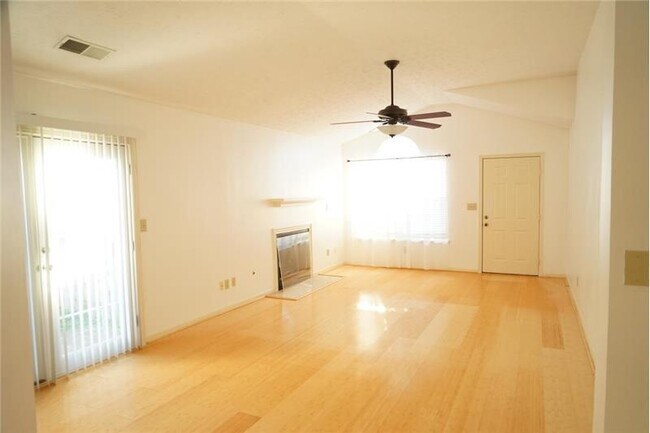 Foto del edificio - 4212 Kensington Garden Ct