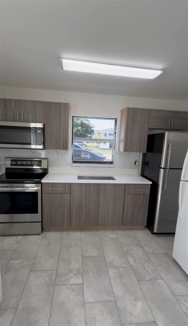 Foto del edificio - 4119 Woodside Dr