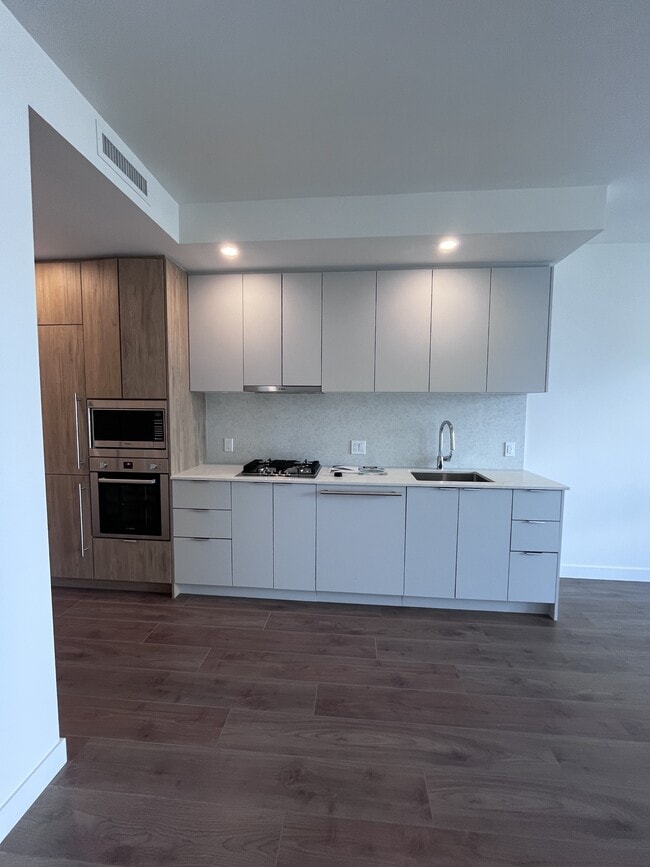 Building Photo - 537 Cottonwood Ave