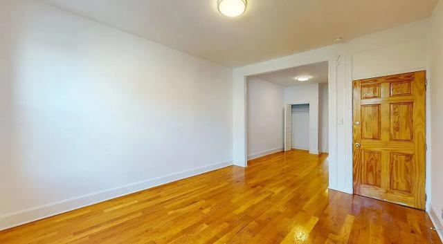 Foto del edificio - 1 bedroom in RIDGEWOOD NY 11385