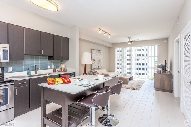Building Photo - 2 br, 2 bath Apartment - 3750 Bird Rd